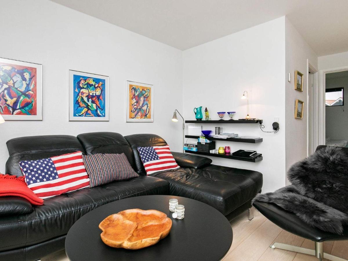 Apartment Iv *